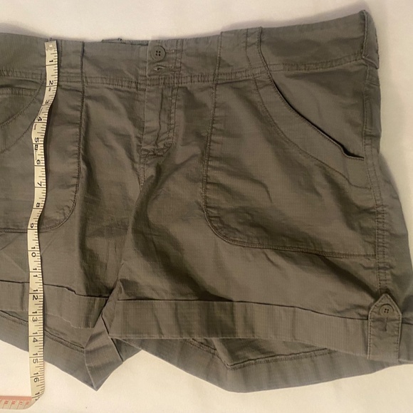 The North Face Cargo Shorts - Picture 2 of 4